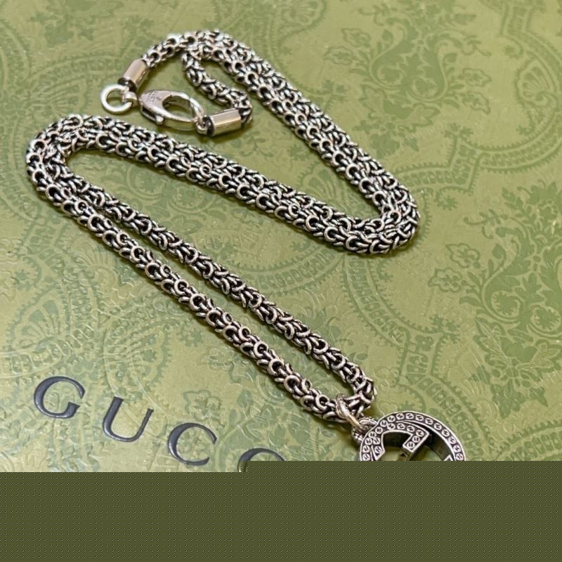 G*u*i necklaces